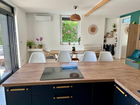 Dining area, kitchen