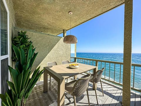 Day, Natural landscape, View (from property/room), Balcony/Terrace, Dining area, Sea view