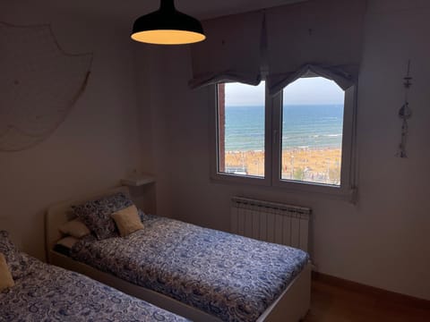 Bed, Natural landscape, Photo of the whole room, Bedroom, Sea view