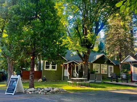 Gables Cedar Creek Inn Hotel in Twain Harte