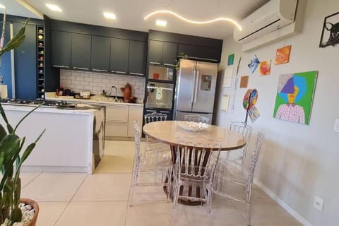 Kitchen or kitchenette, Dining area, oven, stove