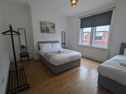 THREE BED - South Shields Bewick St Apartment in South Shields