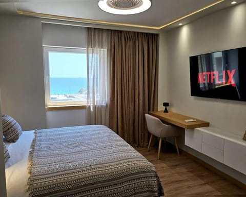 Bed, TV and multimedia, Bedroom