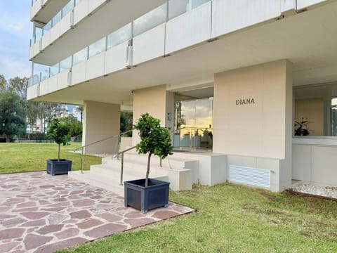 Property building, Facade/entrance, Garden, Garden view