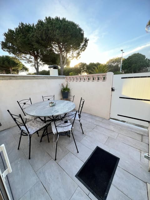 Patio, Natural landscape, View (from property/room), Balcony/Terrace, Dining area