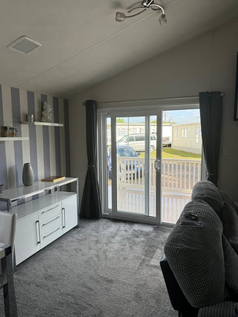 Luxury 3 bedroom lodge with decking House in Clacton-on-Sea