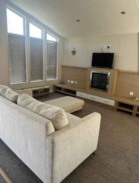 Luxury 2 bedroom lodge with decking House in Clacton-on-Sea