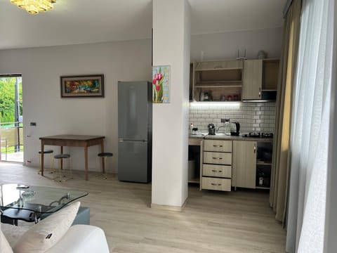 Kitchen or kitchenette, Dining area, dishwasher, minibar, pet friendly, stove, toaster