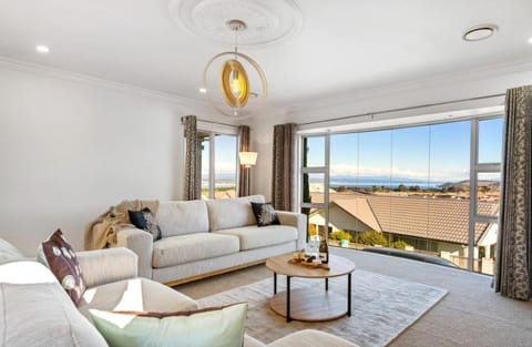 Living room, Lake view