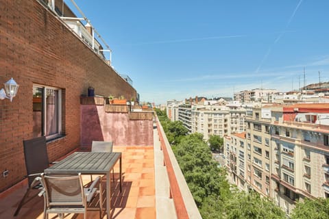 View (from property/room), Balcony/Terrace, City view