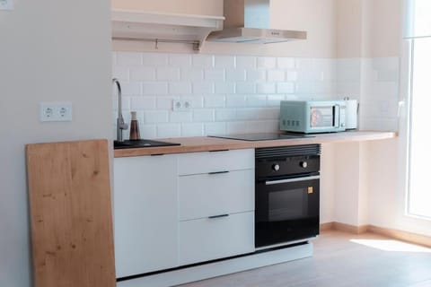 Kitchen or kitchenette, oven