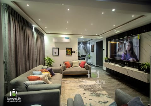 Communal lounge/ TV room, TV and multimedia, Living room, Seating area, Evening entertainment