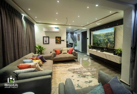 Communal lounge/ TV room, TV and multimedia, Living room, Seating area, Evening entertainment