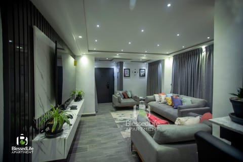 TV and multimedia, Living room, Seating area, Bedroom