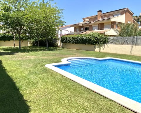 Spring, Garden, Swimming pool