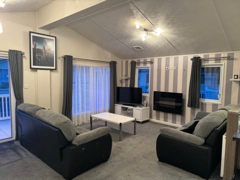 Luxury 3 bedroom lodge with decking House in Clacton-on-Sea