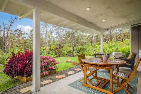 Patio, Day, Garden, Balcony/Terrace, Seating area, Dining area, Garden view