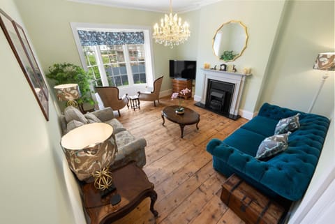 Living room, Photo of the whole room, Sea view, fireplace, heating