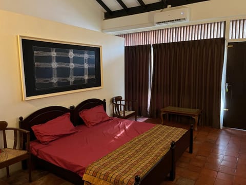 Serene Villa with Pool & Large Garden Villa in Dehiwala-Mount Lavinia