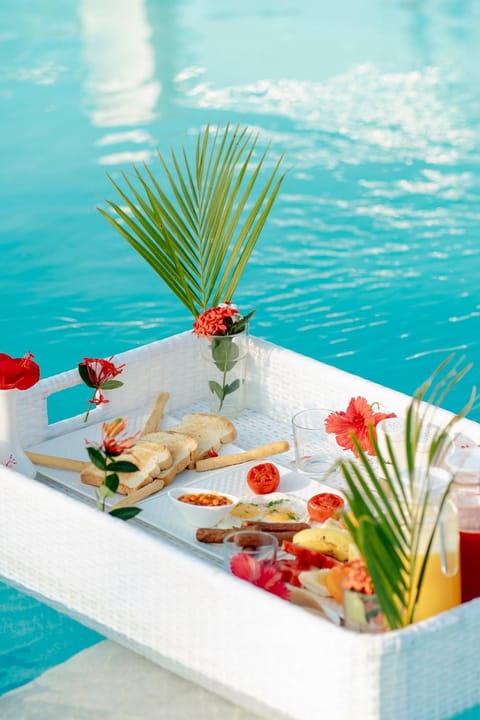 Food and drinks, Pool view, Swimming pool, Breakfast