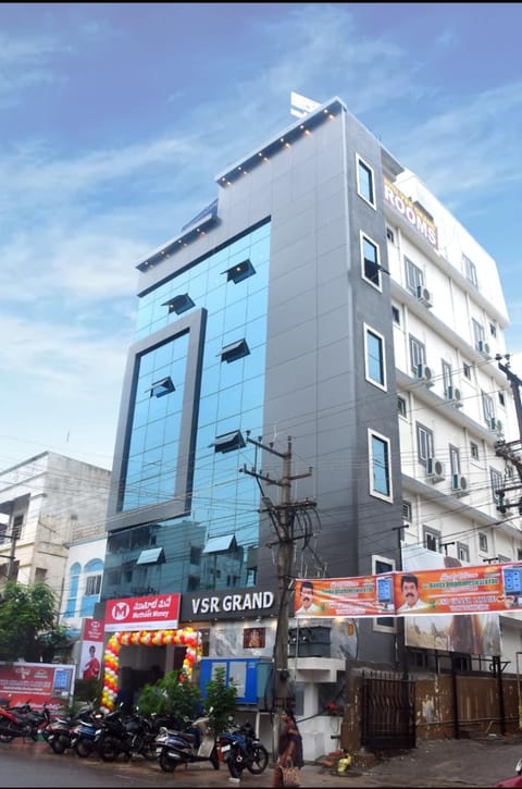 Hotel VSR Grand Hotel in Vijayawada