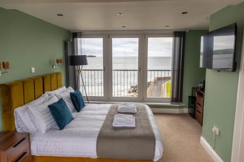 Bed, View (from property/room), Balcony/Terrace, Photo of the whole room, Bedroom, Sea view