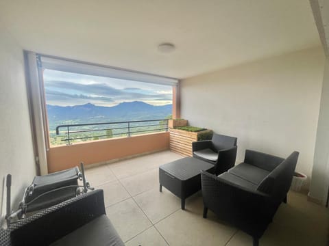 Natural landscape, View (from property/room), Balcony/Terrace, Living room, Mountain view