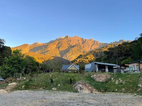 Komfy Kundasang Cabin & Campsite, Mesilau Mount Kinabalu House in Sabah