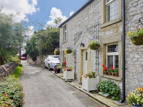 Property building, Street view, Parking