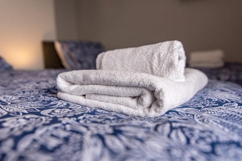 Bed, Bedroom, towels