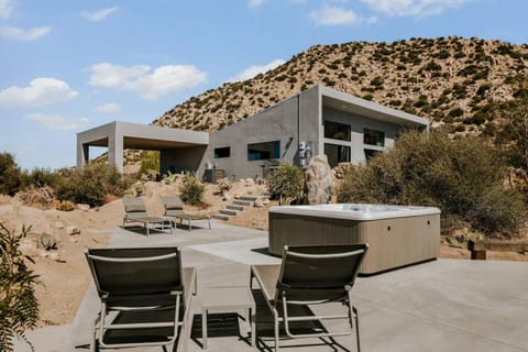 Stairway To Heaven 2 Luxury Artist Homes Casa in Pioneertown