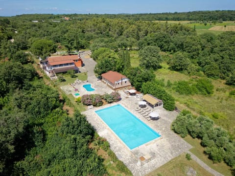 Property building, Bird's eye view, Swimming pool