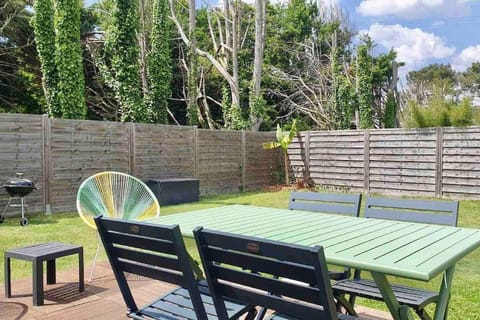 Patio, Garden, Dining area, Garden view