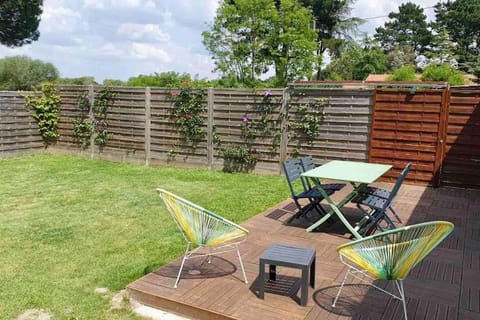 Patio, Garden, Dining area, Garden view