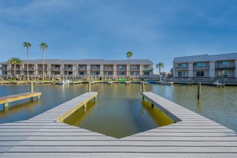 Seaside Cottage 3 bedrooms Private Waterfront Pier House in Rockport