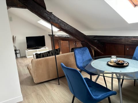 Logement entier , Chaleureux et accueillant Apartment in Charenton-le-Pont