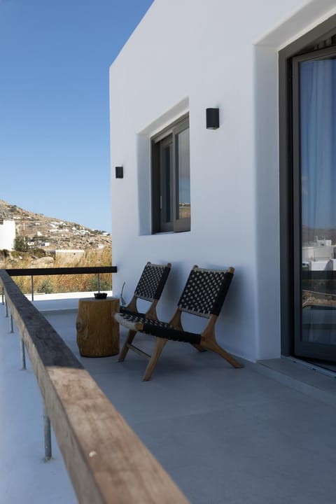 Balcony/Terrace, Street view