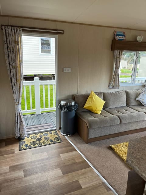 Lovely 3 bedroom caravan to rent in the lovely Hoburne Devon Bay Campground/ 
RV Resort in Paignton