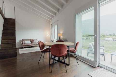 View (from property/room), Balcony/Terrace, Living room, Seating area, Dining area