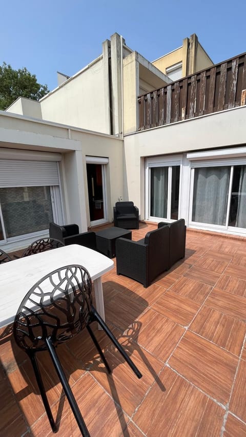 Appartement avec grande terrasse à 45 du centre de Paris Apartment in Cergy