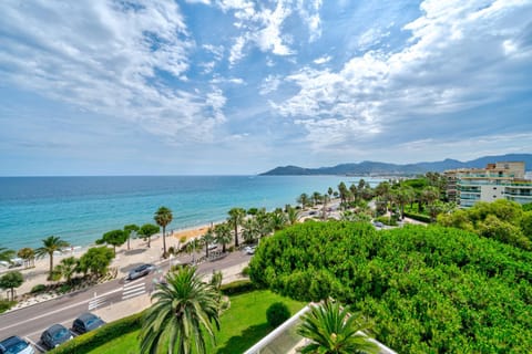 Cannes - Villa sur le toit- vue mer Apartment in Cannes