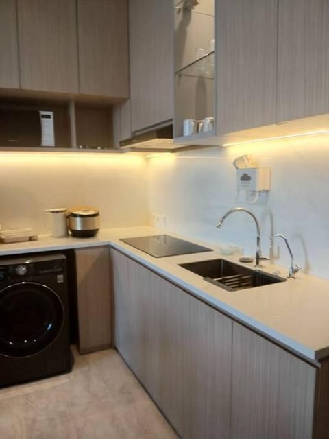 Chic n Spacey 3BR apartment at the Rosebay Apartment in Surabaya