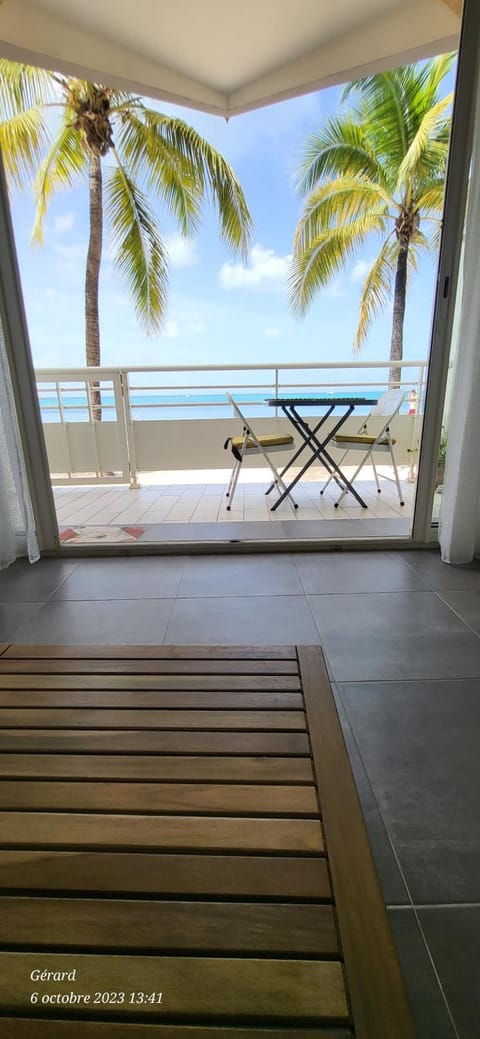 Le Reve Les Pieds dans l'eau Apartment in Sint Maarten