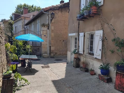 Patio, Street view