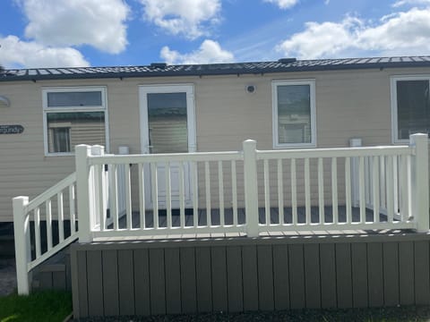 Cozy 2 Bedroom Static Caravan in Clarach Bay , Aberystwyth House in Tirymynach