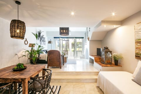 Charming Villa Golf & Beach Chalet in Cascais