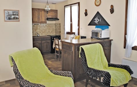 Lovely Home In Kerlouan With Kitchenette House in Kerlouan