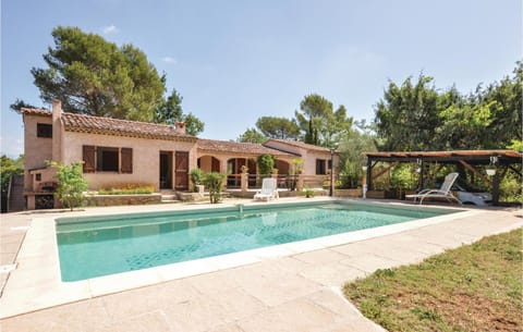 Stunning Home In St, Paul En Foret With 3 Bedrooms, Outdoor Swimming Pool And Wifi House in Fayence