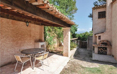Gorgeous Home In St, Paul En Foret With Private Swimming Pool, Can Be Inside Or Outside Haus in Fayence