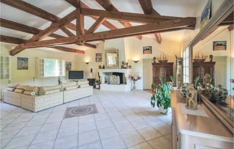 Gorgeous Home In St Anastasie S Issoles With Outdoor Swimming Pool Casa in Brignoles